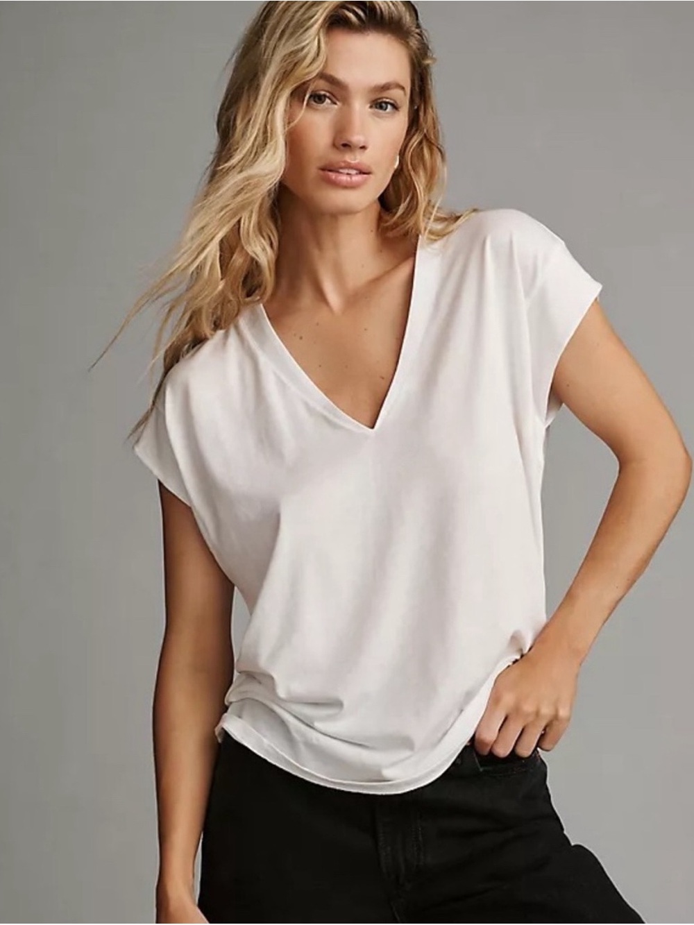 Frame Le Mid Rise V-Neck T-shirt in White, Size Small
